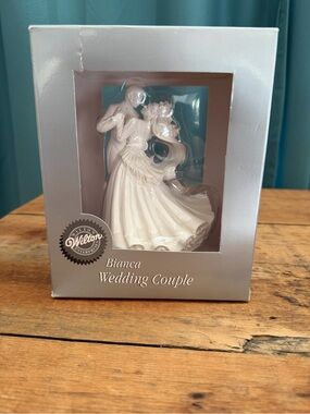 Wilton White Bianca Wedding Couple Cake Topper Vintage Wedding